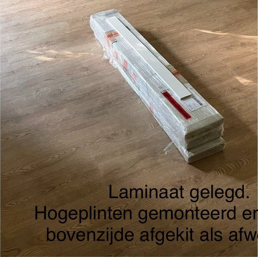 Laminaat in aanleg, ondervloer zichtbaar