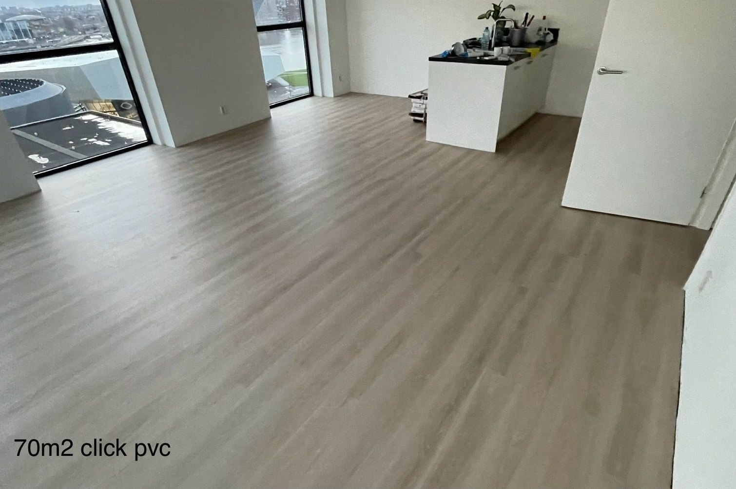 Lichte kamer, laminaat gelegd